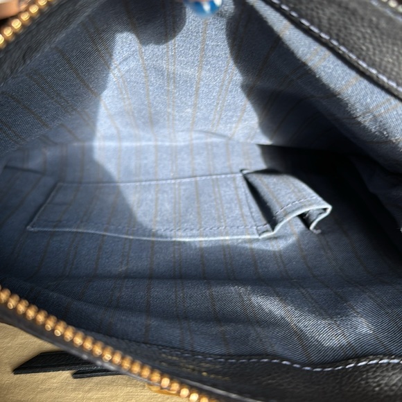 Louis Vuitton 10 Pettilante, monogram empreinte leather flap clutch in blue - Picture 5 of 14